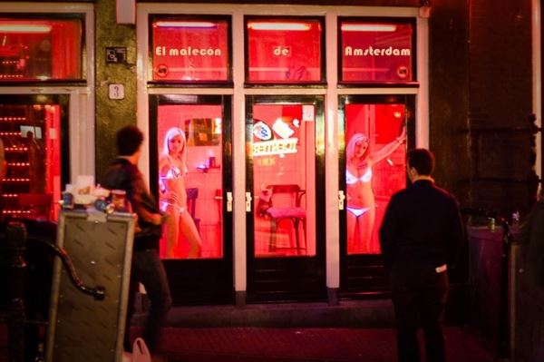 <br />
Квартал красных фонарей в Амстердаме закрывают для туристов<br />
