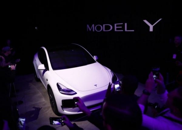 <br />
							Tesla представила компактный электрический кроссовер Model Y (13 фото)
<p>					