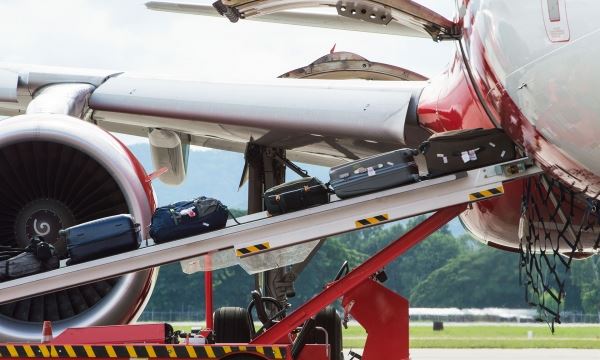 <br />
Авиакомпании продолжают непрозрачные эксперименты над багажом пассажиров<br />
